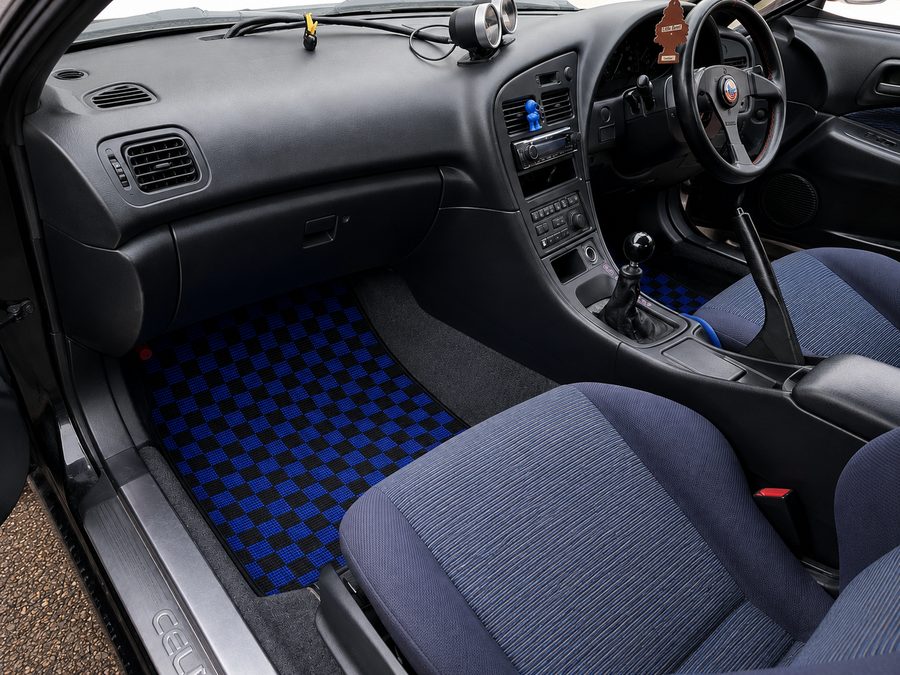 Ворсовый коврик JDM28 в синюю клетку в салоне Toyota Celica