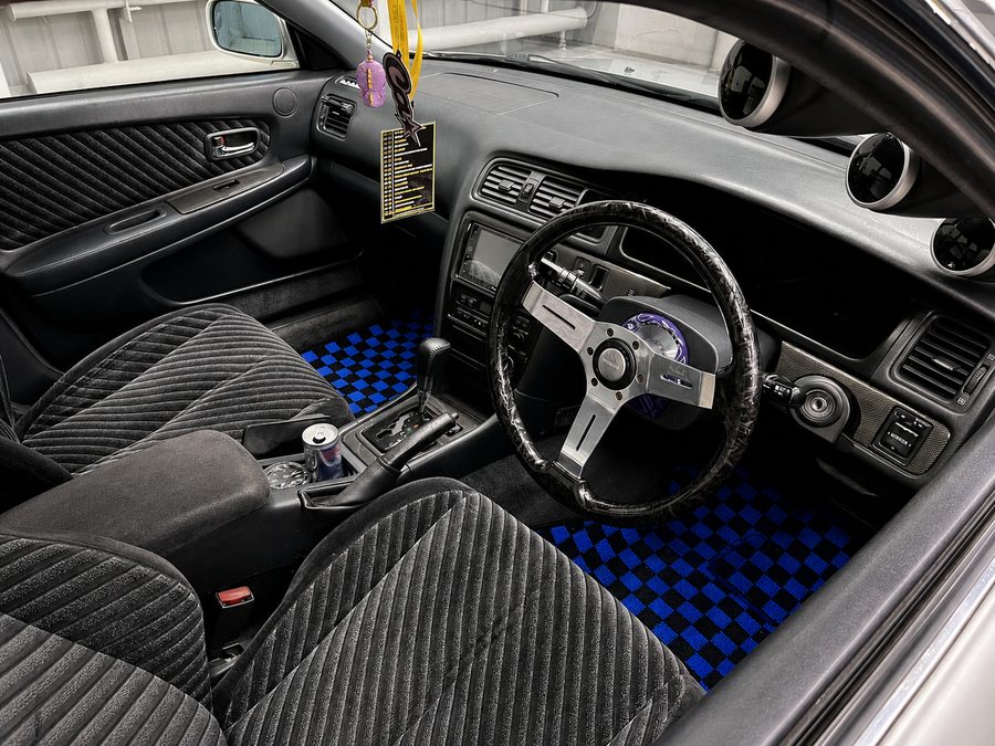 Ворсовый коврик JDM28 в синюю клетку в салоне Nissan